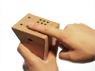 Illustration for article titled B&D Messenger Helps the Blind Read SMS
